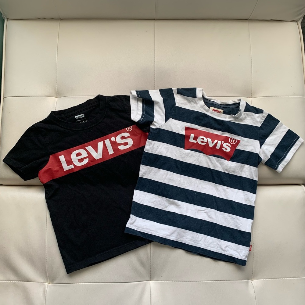 ⭐️2 for $15⭐️ Pair of Levi’s boys tshirts